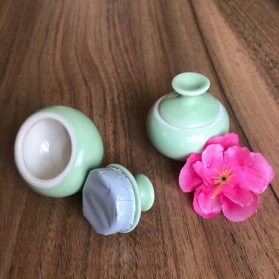 25ml Cosmetic Containers 2pcs Sample Jars with Lids Ceramic Makeup Sample Containers BPA free Pot Jars(Green)